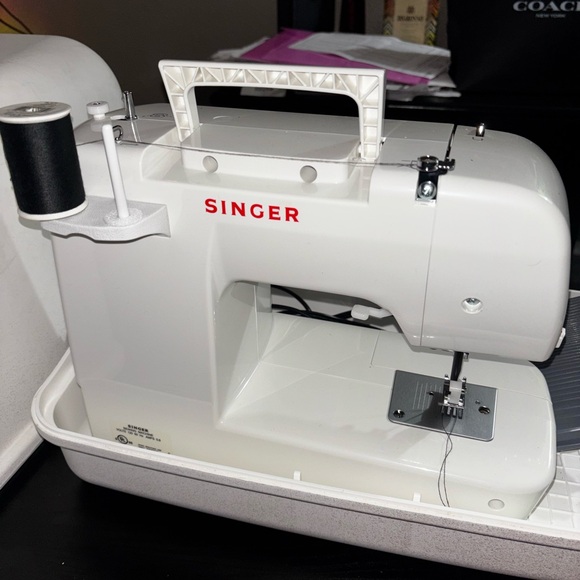 Singer Sewing Machine - Picture 2 of 5